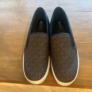 MICHAEL KORS SLIP-ON